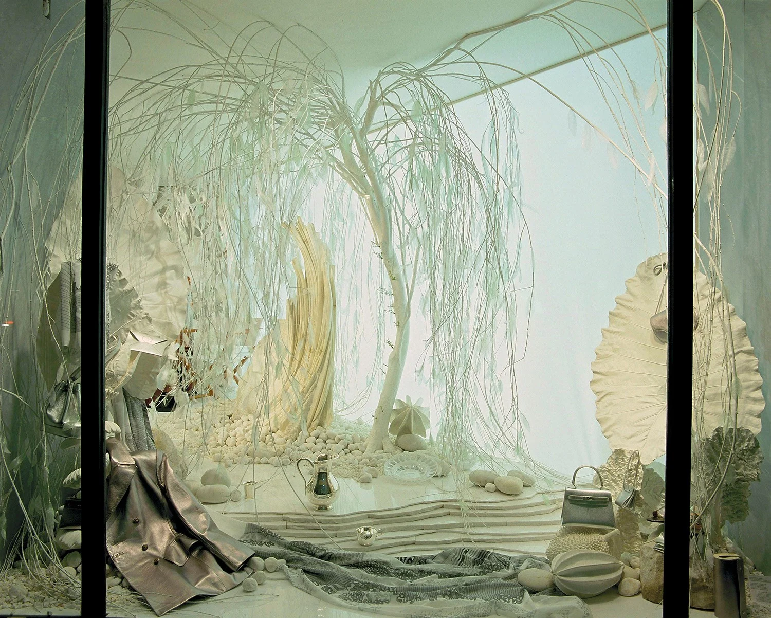 Vitrine Faubourg Saint-Honor, 1998, Courtesy of Hermès.jpg