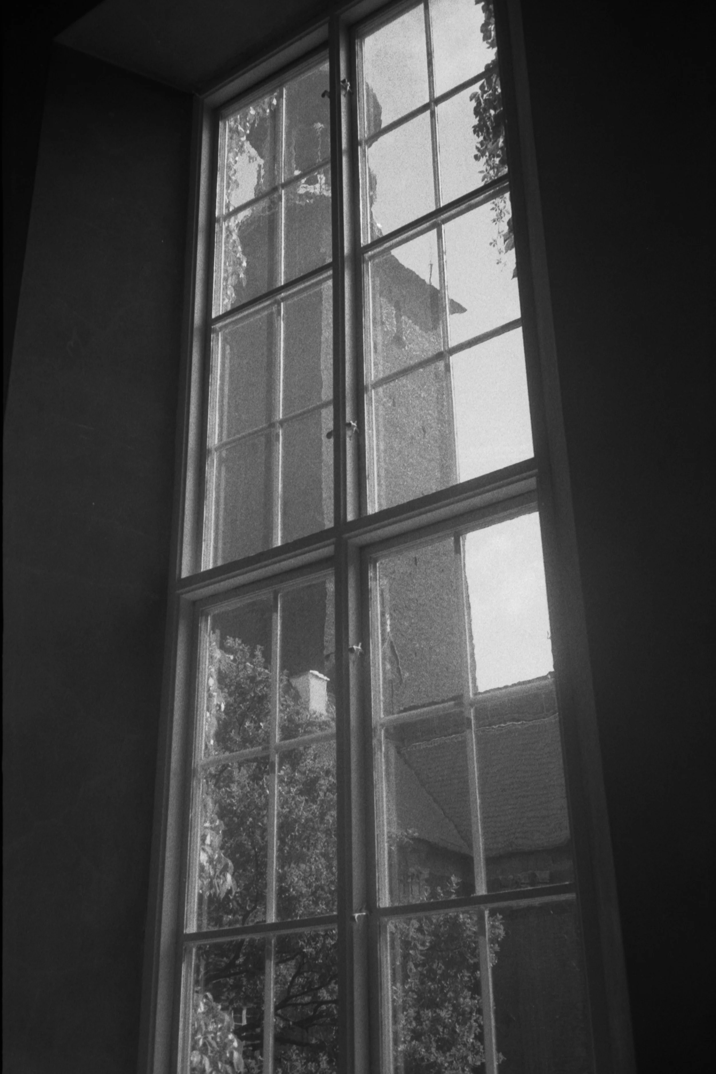 Stockholm Romanticism, August 24 2019 (Canon A35F, Ilford HP5 400)
