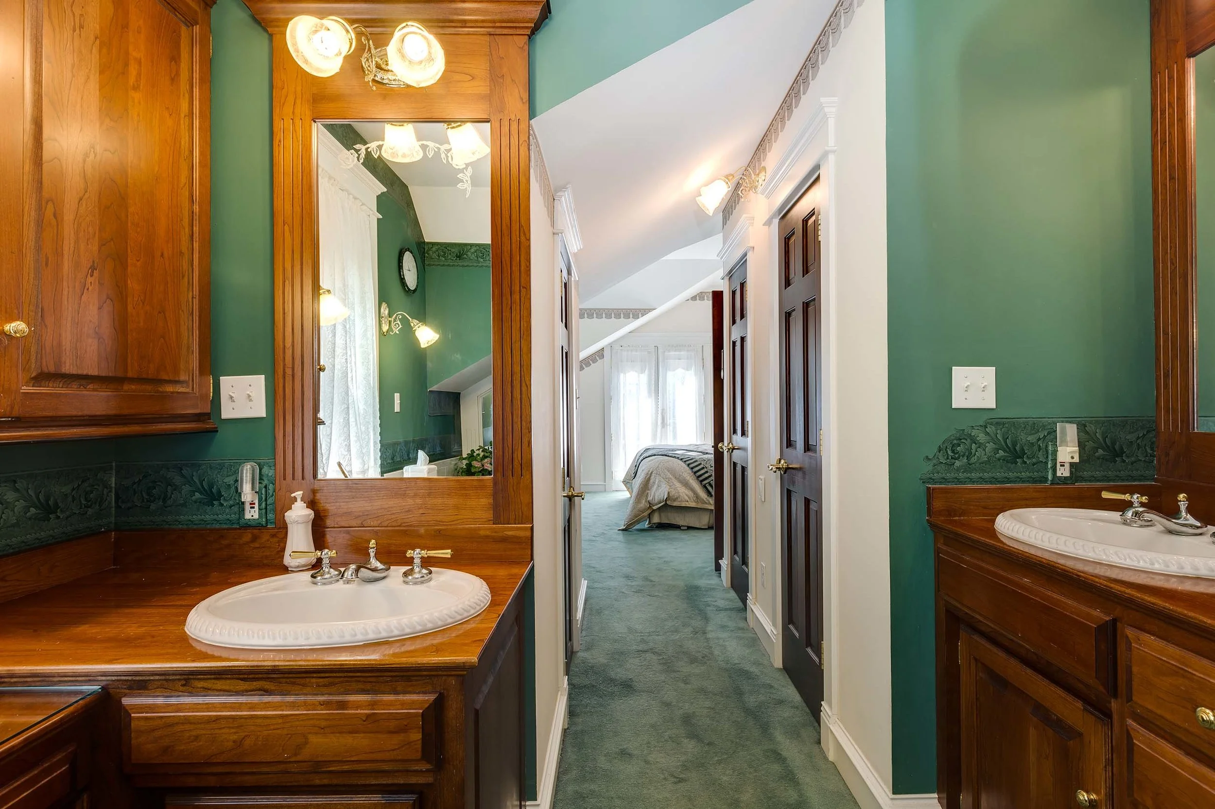 Master Bath - Upper Level