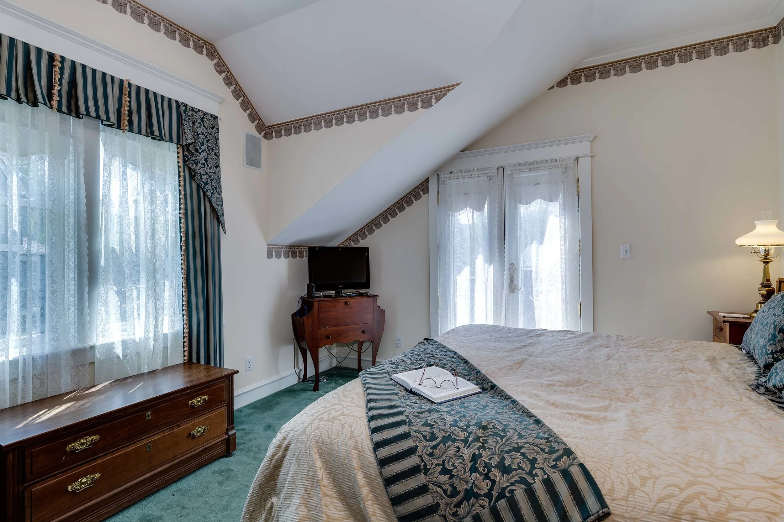 Master Bedroom - Upper Level
