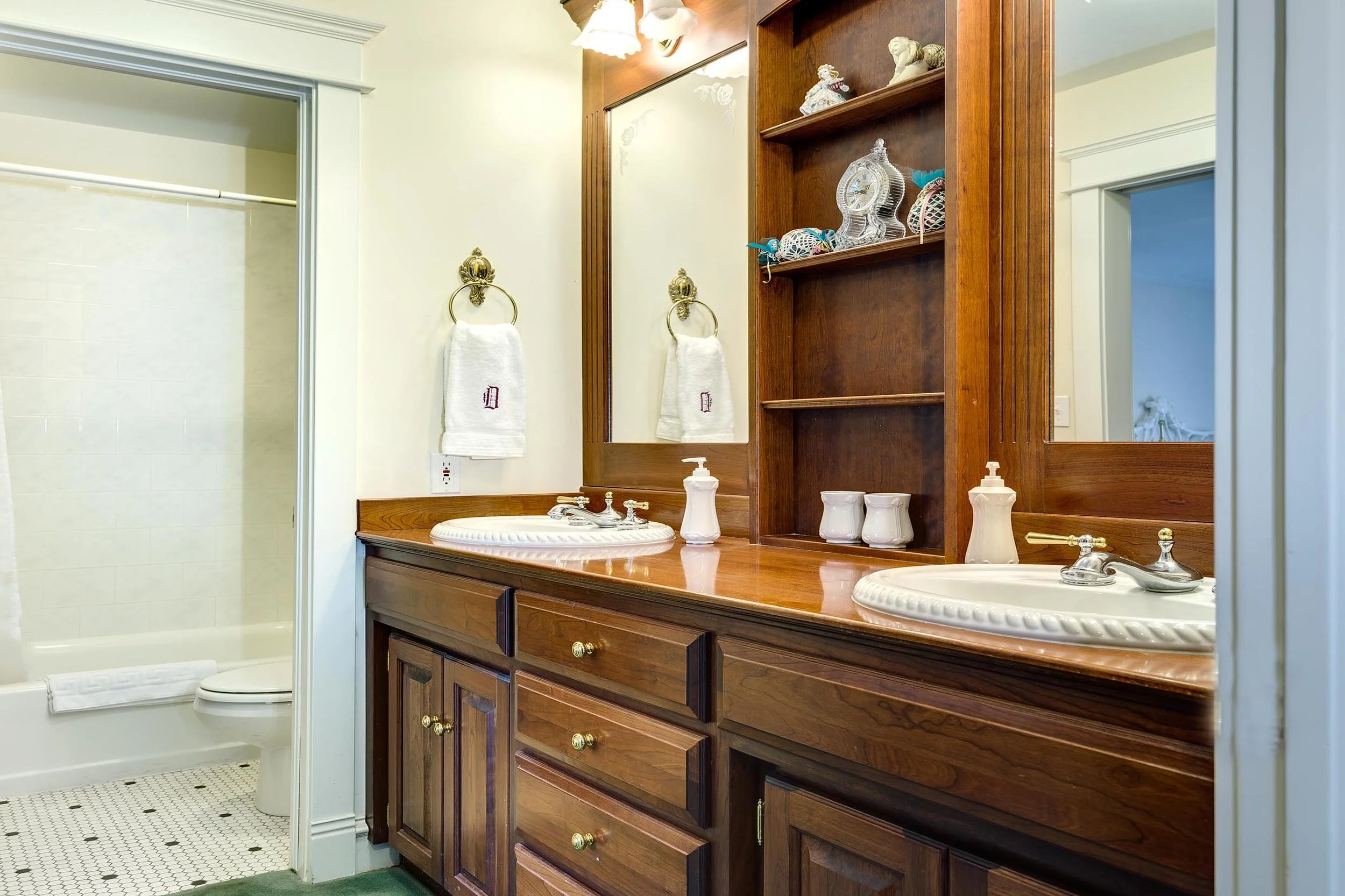 Bathroom - Mid Level