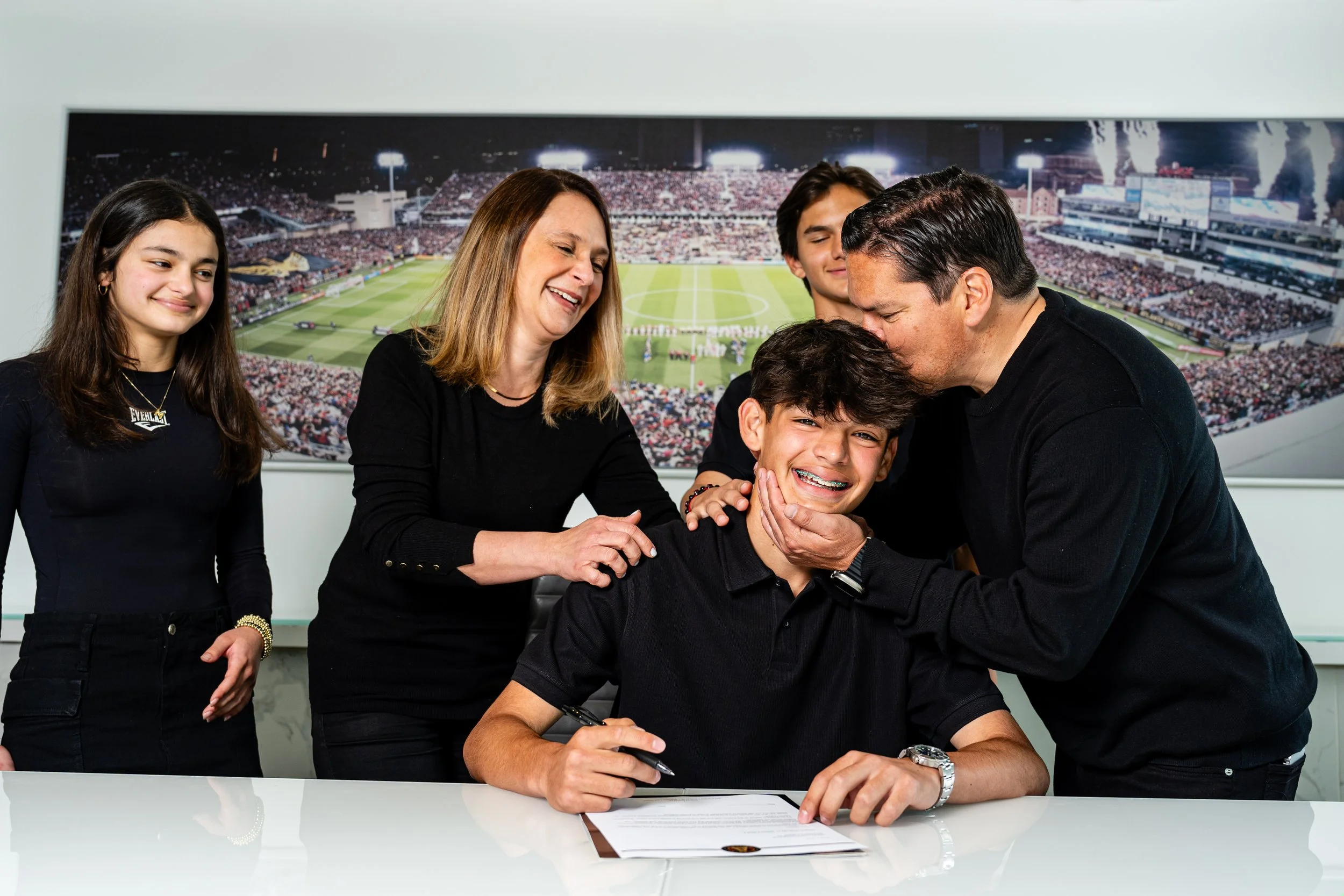 ATLUTD_20250403_IgnacioSuarezSigning_MM203760.jpg