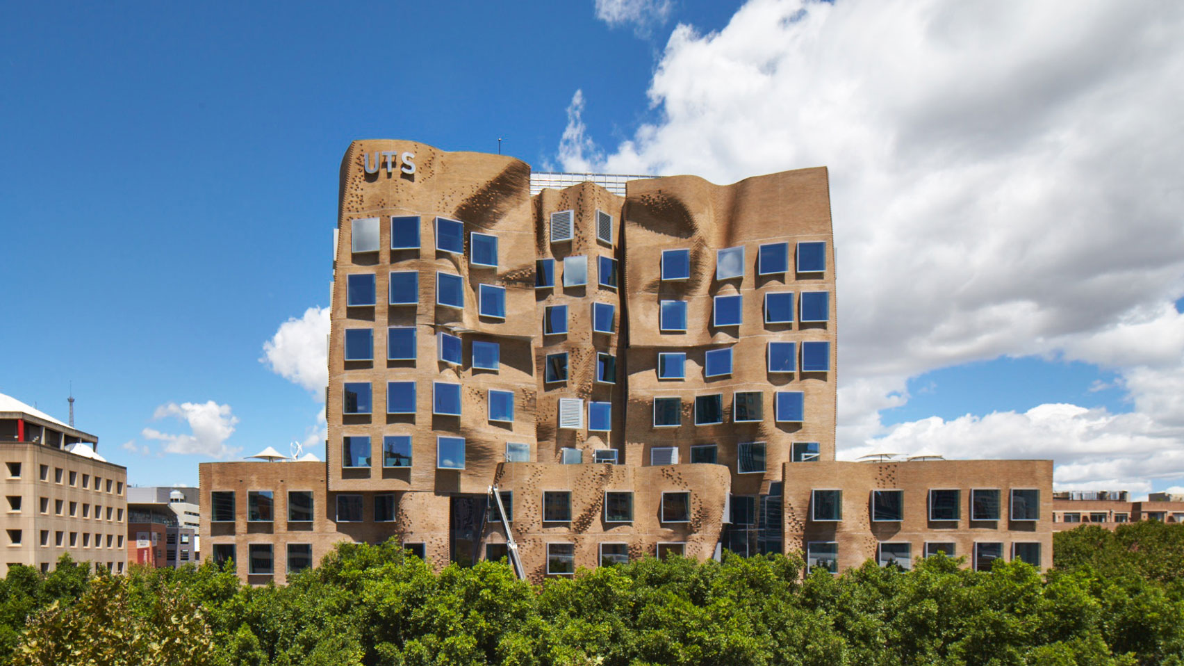 UTS-Business-School-by-Frank-Gehry_dezeen_hero-a.jpg