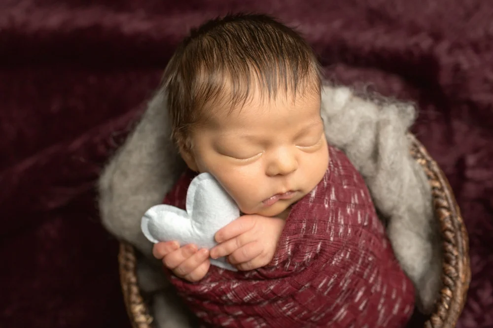 Top San Diego Newborn Photographer talks about when the right time is to schedule your infant photography session