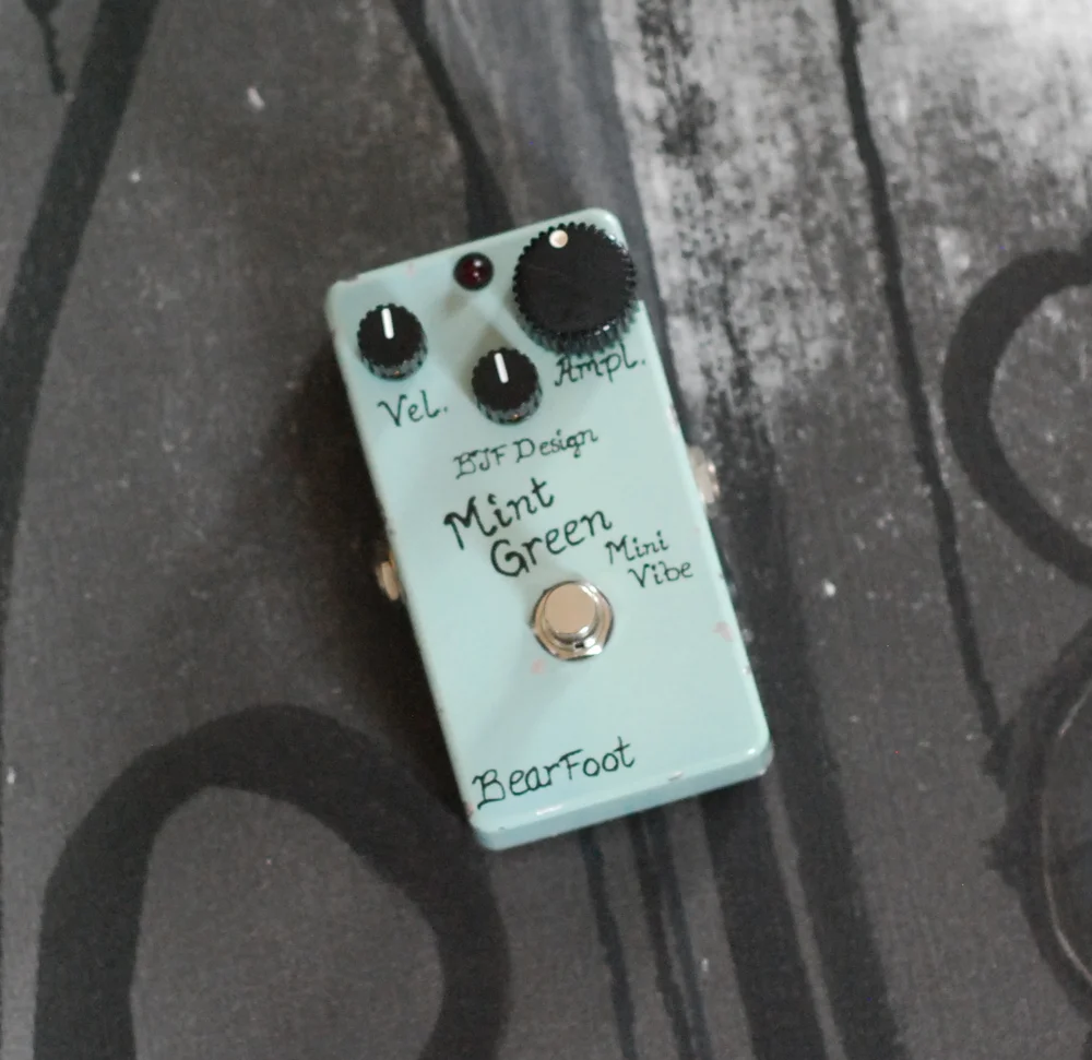 Bearfoot Mint Green (Mini Vibe) — JAM FACTORY GUITARS
