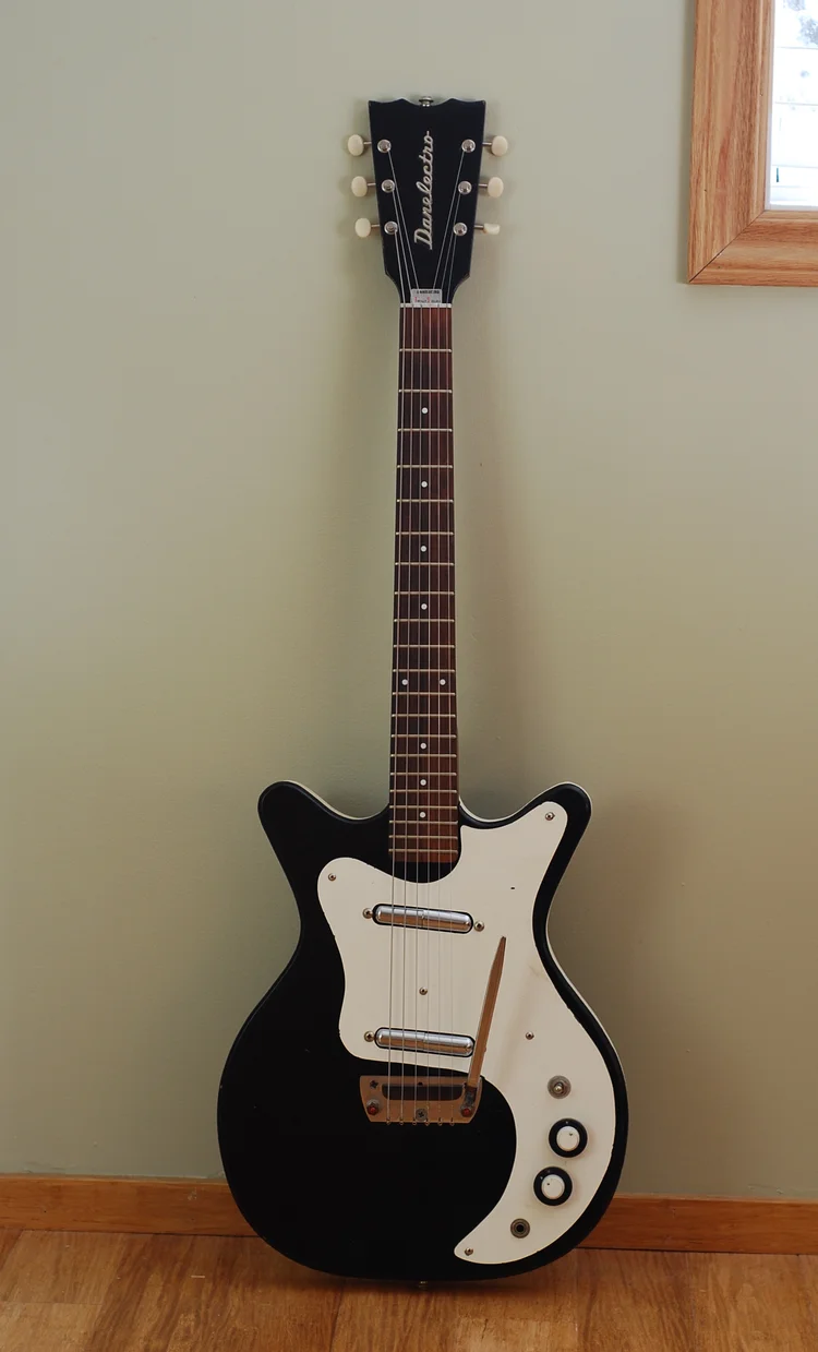 ギター Danelectro DJ-15 コスパ最強だったユニバイブ系エフェクター！Danelectro DJ-15