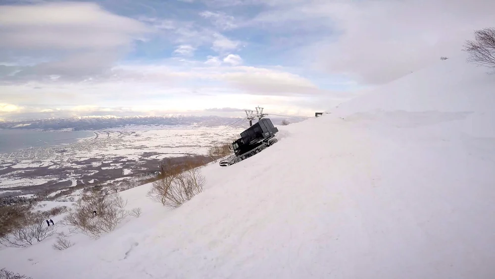 Snow Cat - Ride Hokkaido Powder in Style — IWANAI RESORT