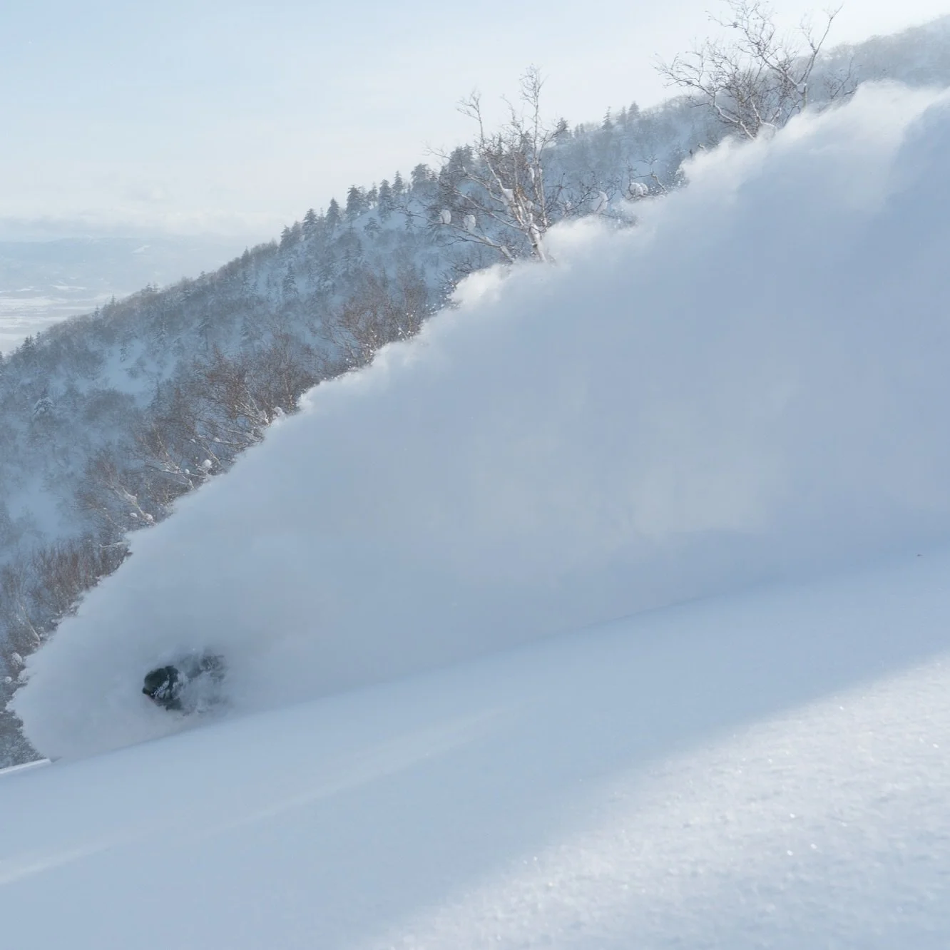 Summer’s fun, but no frozen grins, no face shots. Winter’s returning with all its perks: uncontrollable hoots, snow in your teeth, and stoke all around. #hiddenhokkaido