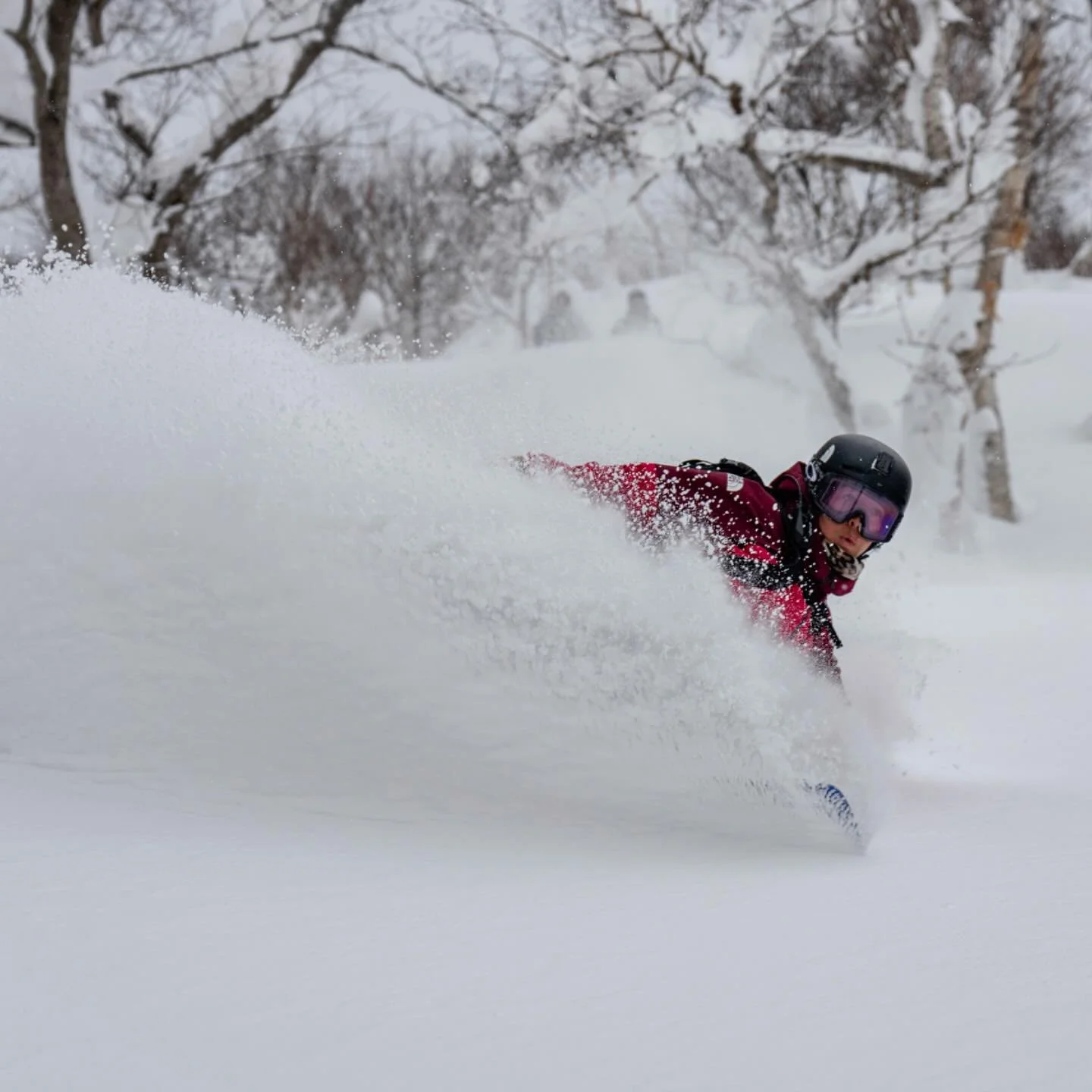 Waist deep powder and @taylorgodber are like two peas in a pod.. #hiddenhokkaido