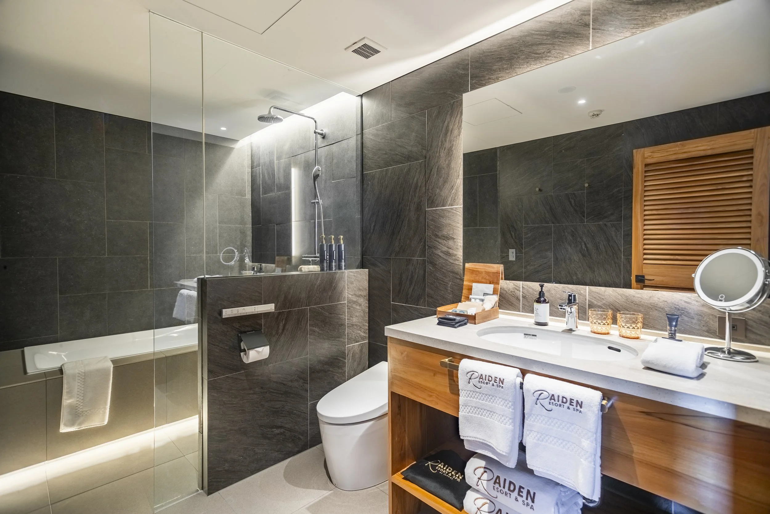 ocean breeze bathrooom.jpg