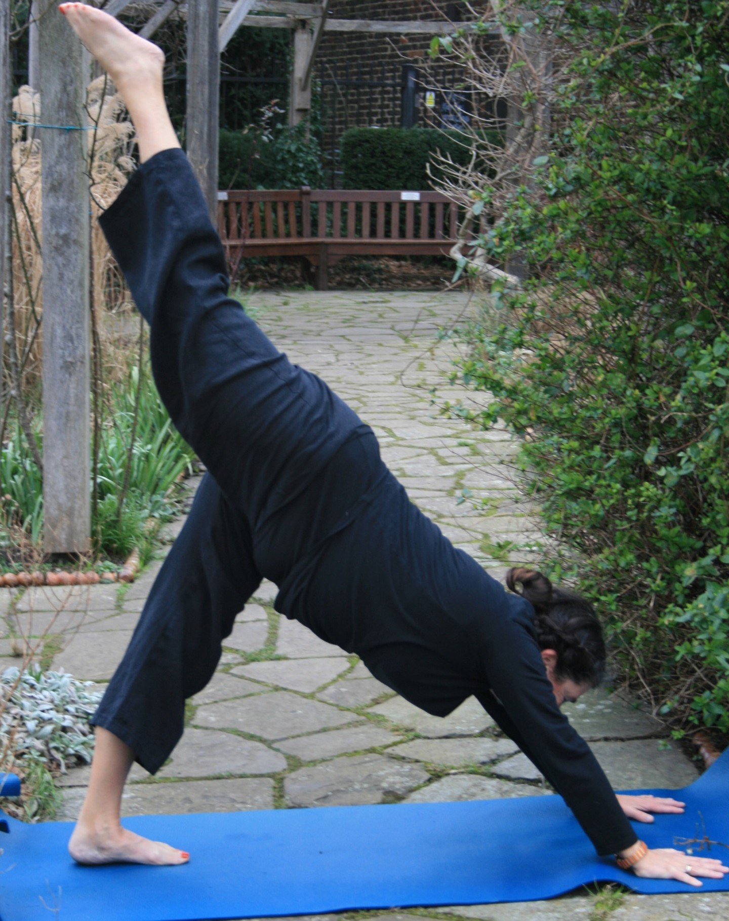 Life feeling a little upside down with crazy mercury? Come join me on the mat to take breath. My classes this week...Tuesday 7.30am, Morning flow @moreyoga_ brixton 
Tuesday 7pm yang yin online (DM me for details)
Wednesday 8am, Morning flow @moreyog