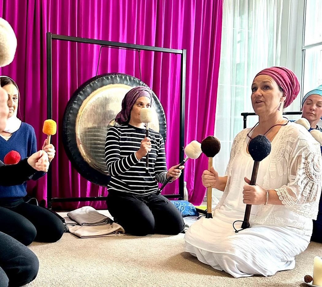 I went to a superb intro to gong workshop at the weekend with the fabulous @sirisadhana I highly recommend! I learned loads and even with zero musical aptitude I managed to create a decent sound. Thank you Siri Now I need to convince the bloke that I