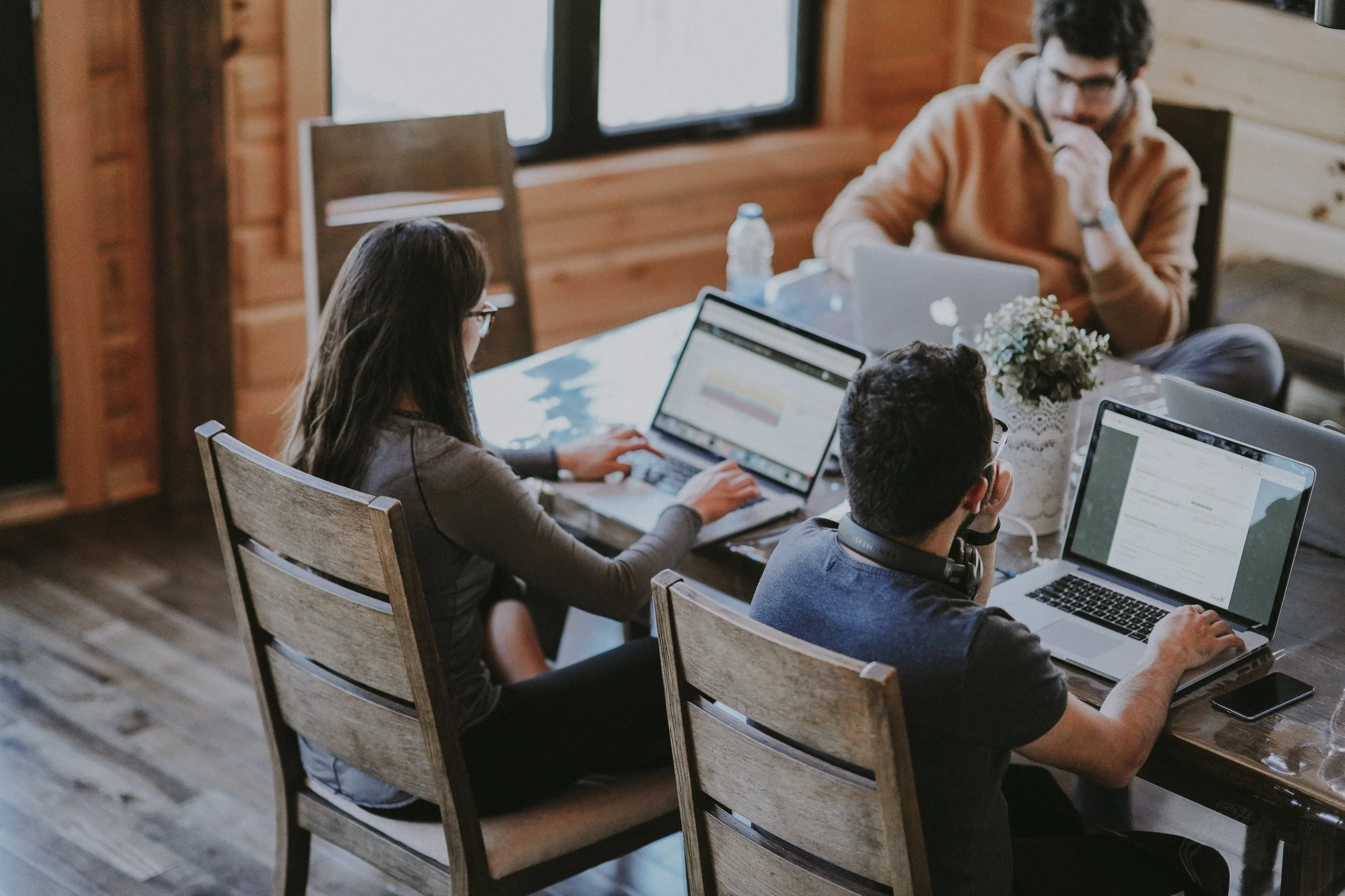 Practical approaches to global team leadership.