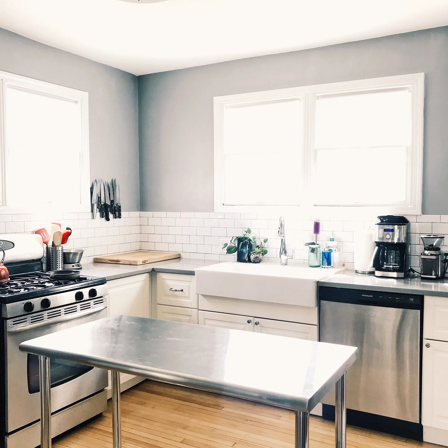 Simple modern kitchen.jpg