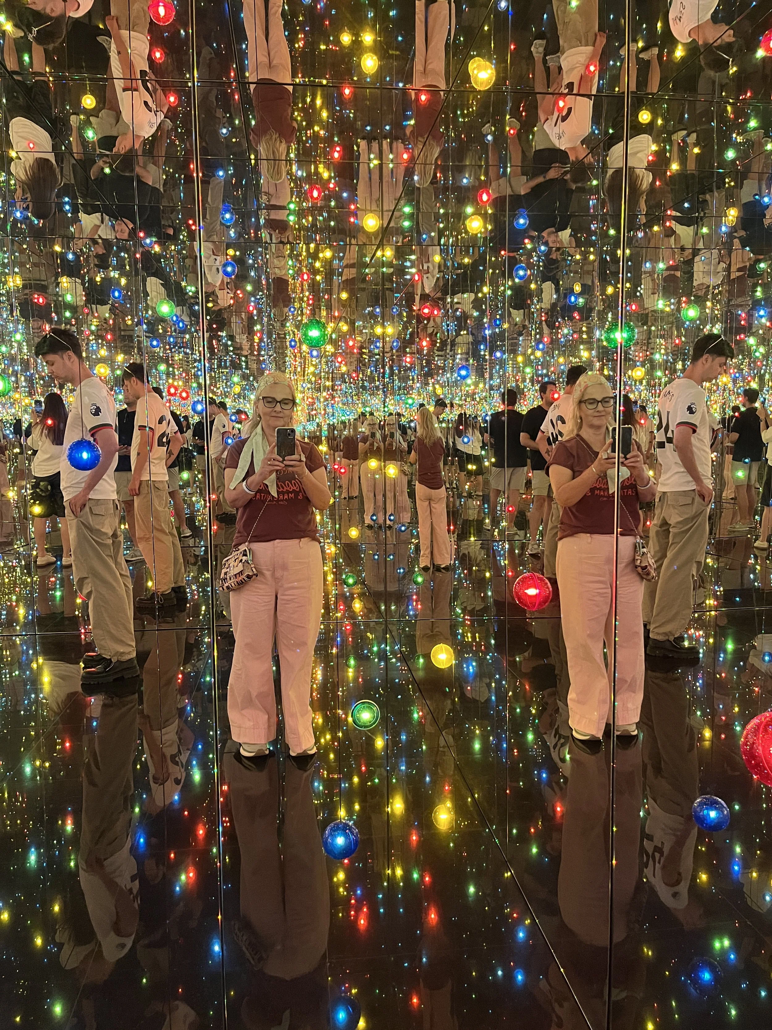 Yayoi Kusama - A wish for Human Happiness Calling from Beyond the Universe, 2020