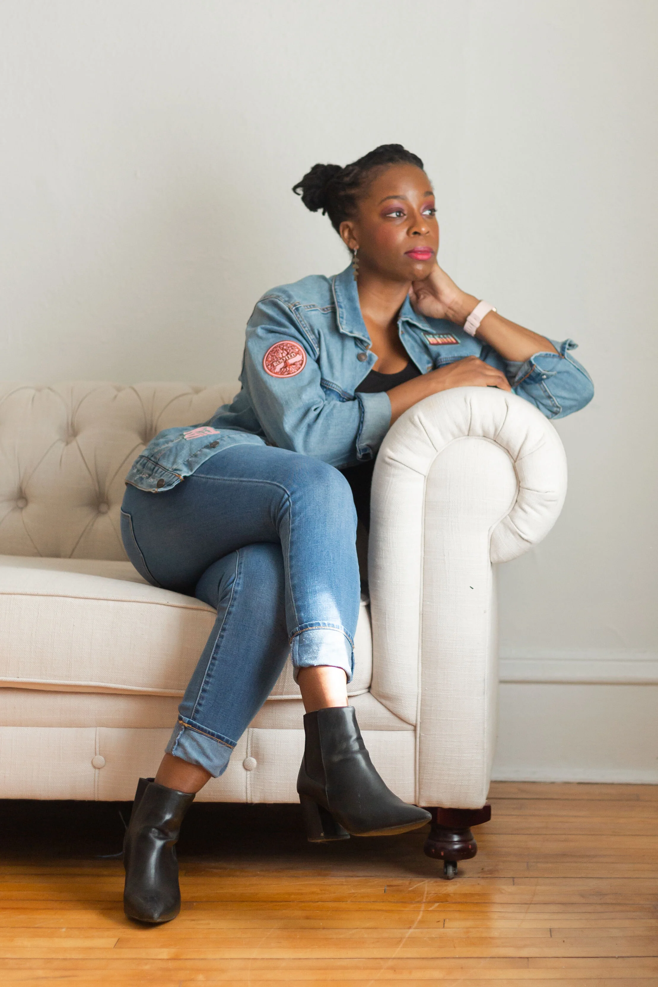 Jasmine Russell Sitting