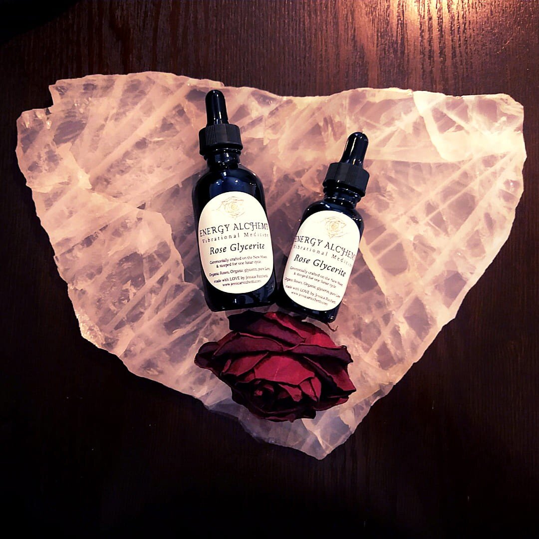 🌹🕯️🗝️💕 ROSE Medicine 💕🗝️🕯️🌹

This Rose medicine shifted me. It helped me pull out of an extended deep-dark-sad &amp; apathetic melancholy.

I've long loved Rose as my favorite energy medicine. But when I was in my state of &quot;yuck&quot; ~ 
