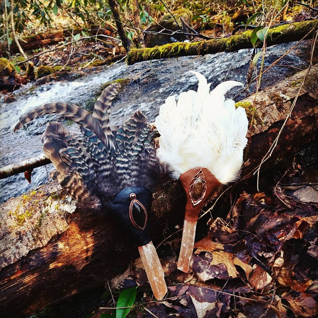Two new prayer fans playing in the forest. A sneak peek at what Jessica has swirling with Alchemical Rose. These are already claimed... More to come soon.

#ethicallysourced #ethicallymade #handmade #rooster #feathers #sacred #cleansing #ritual #divi