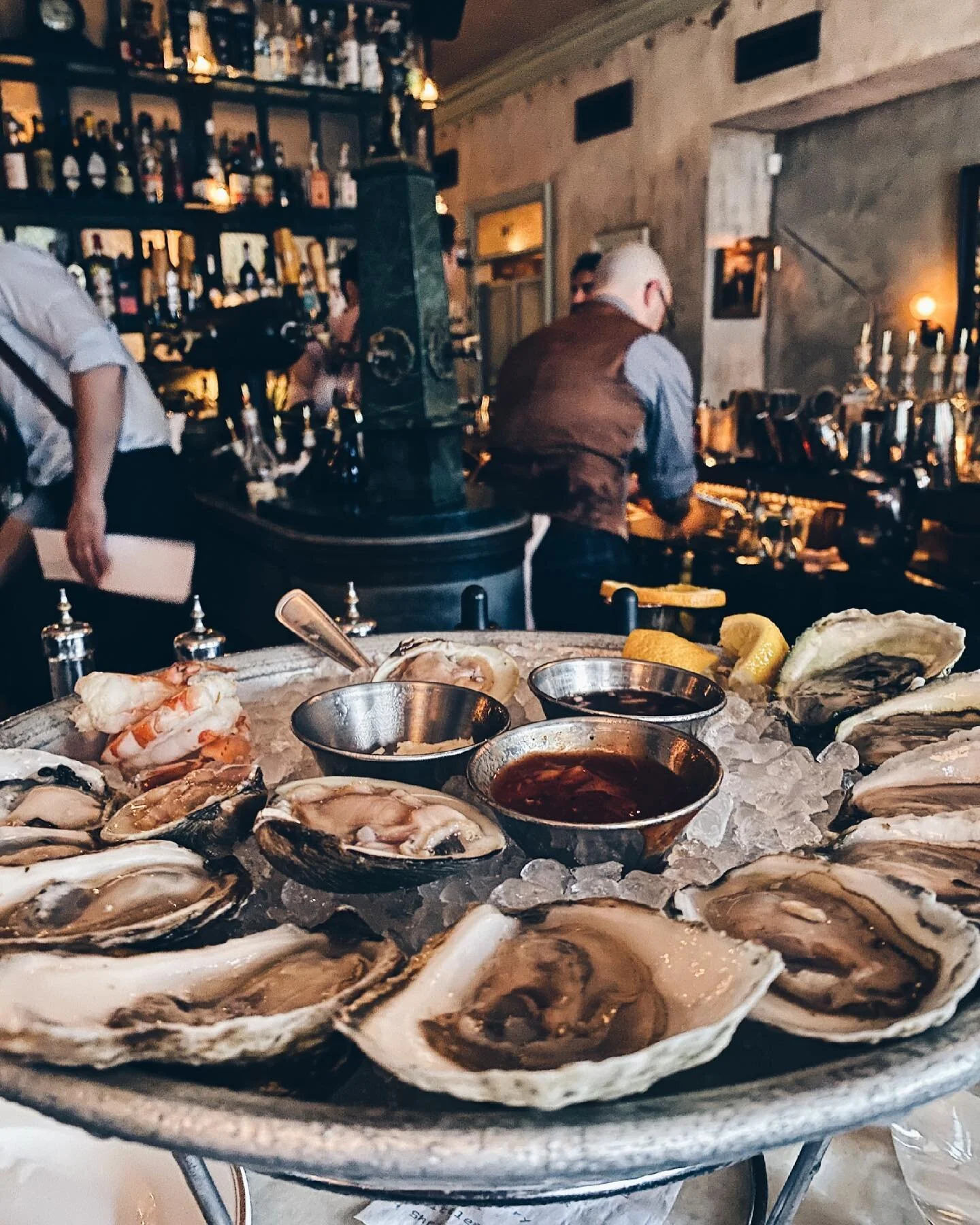 Maison Premiere was permanently shut down amidst the pandemic, but the resilience of New Yorkers brought this Williamsburg gem back. Feeling thankful. 🦪 #vscocam #savetherestaurants #newyorktough #nytough