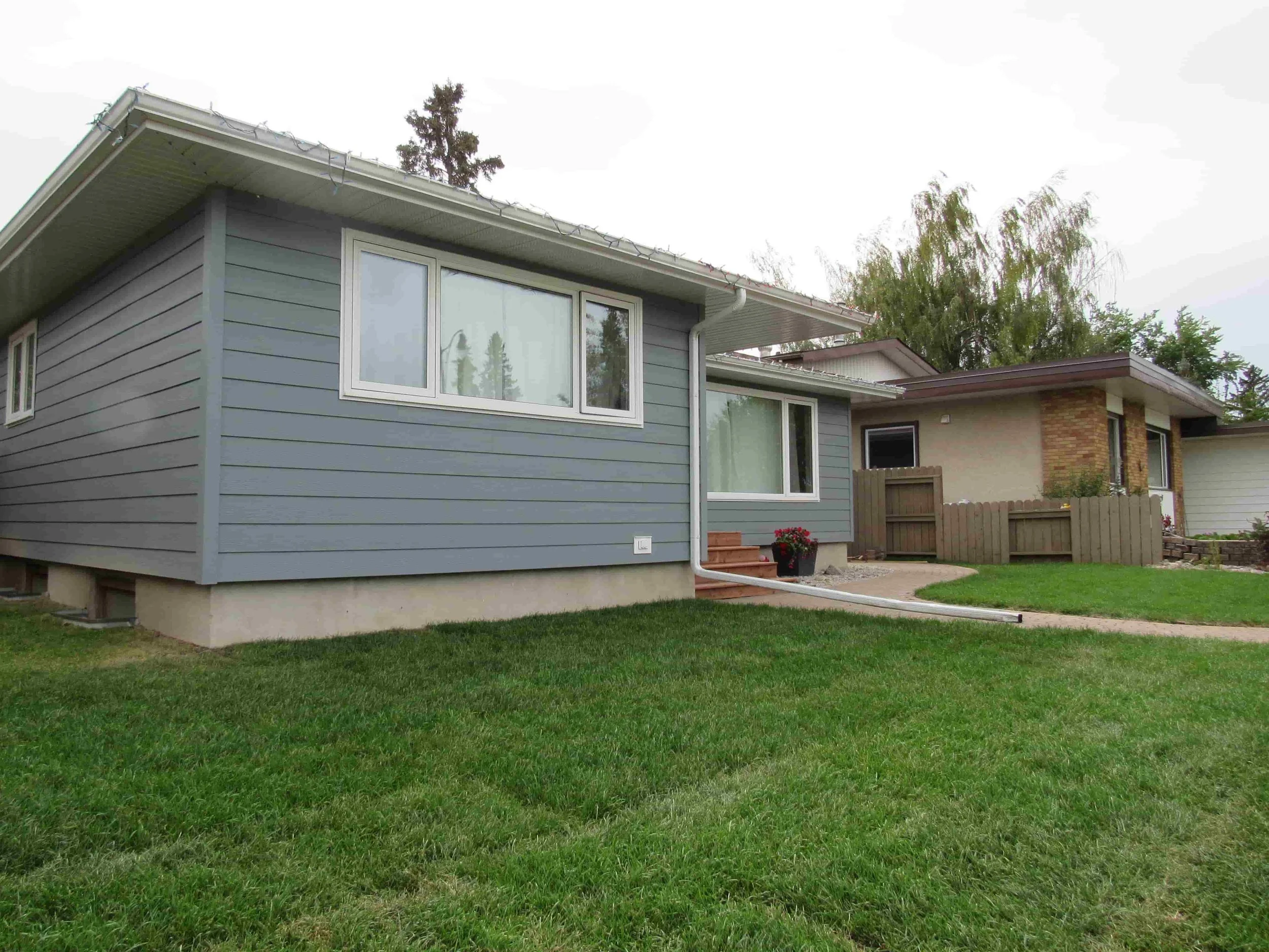 Siding: James Hardie Boothbay Blue Trim: James Hardie Boothbay Blue