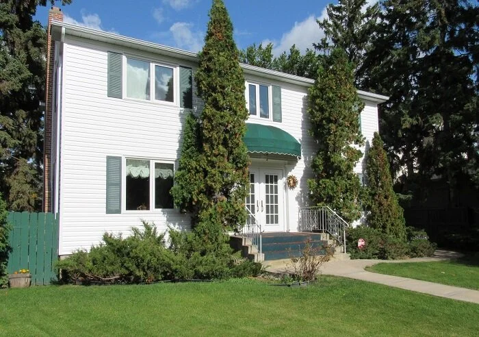 White Vinyl Siding After 1.JPG