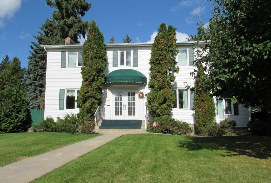 White Vinyl Siding After 2.JPG