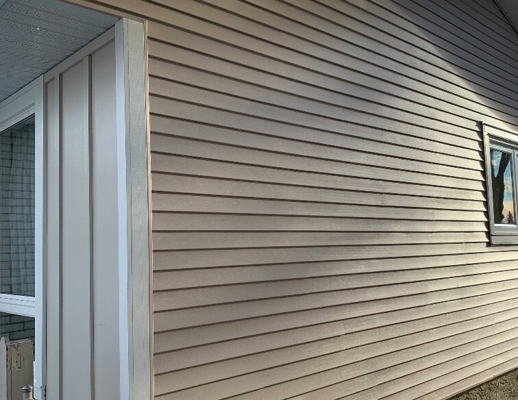 Bevel Vinyl Siding Edmonton Alberta.jpg