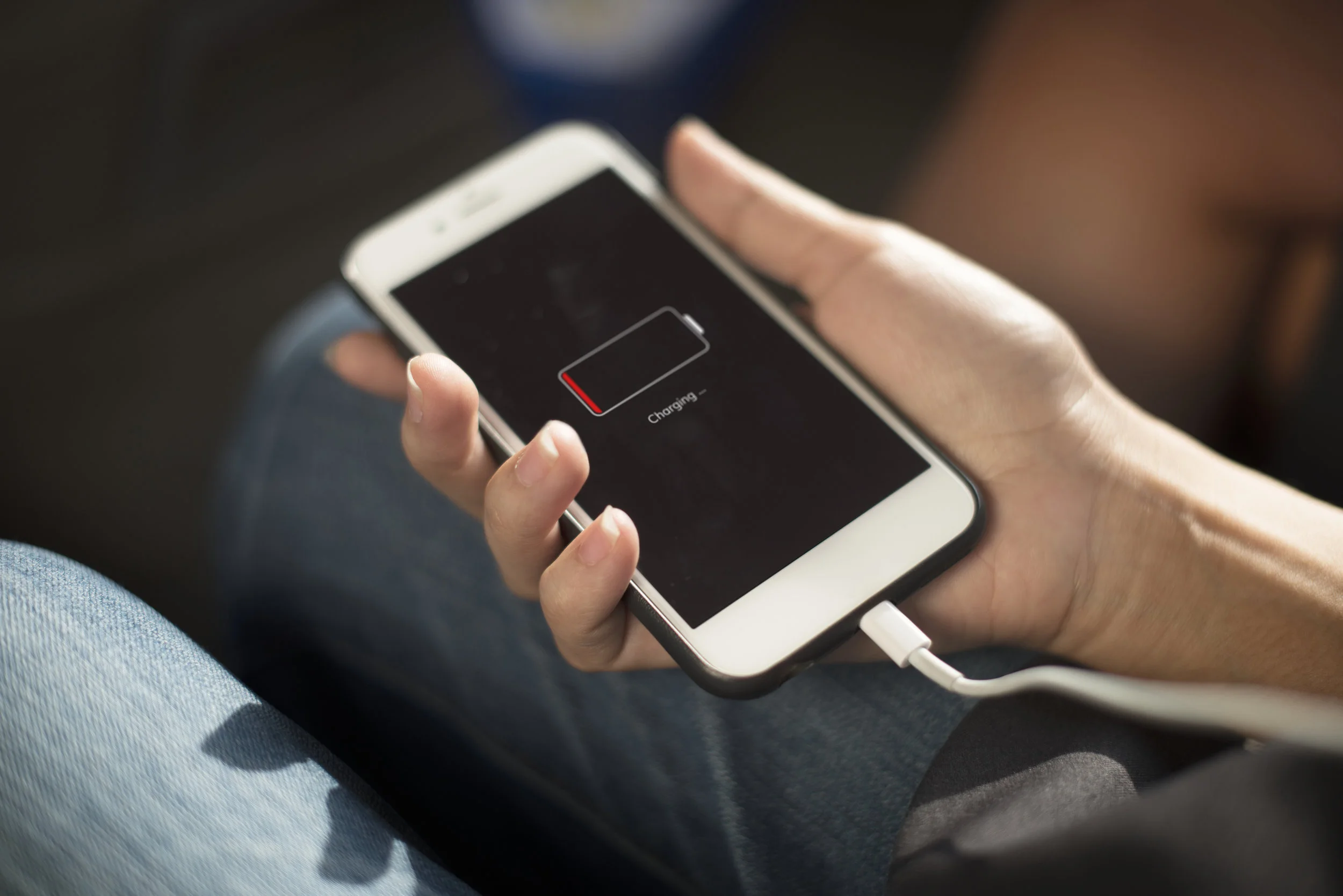 "Charge your f**king phone", friends tell man whose phone is always dead