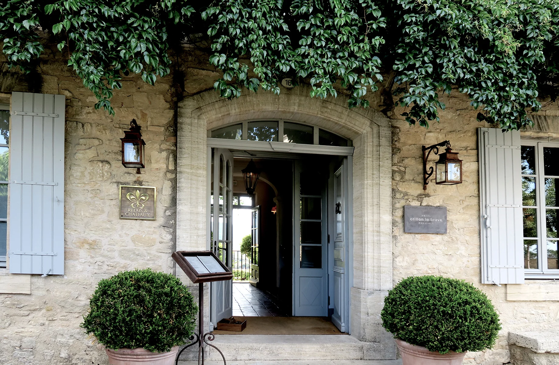 Welcome in the most romantic and secret of our favourite addresses, at the heart of French Provence region...