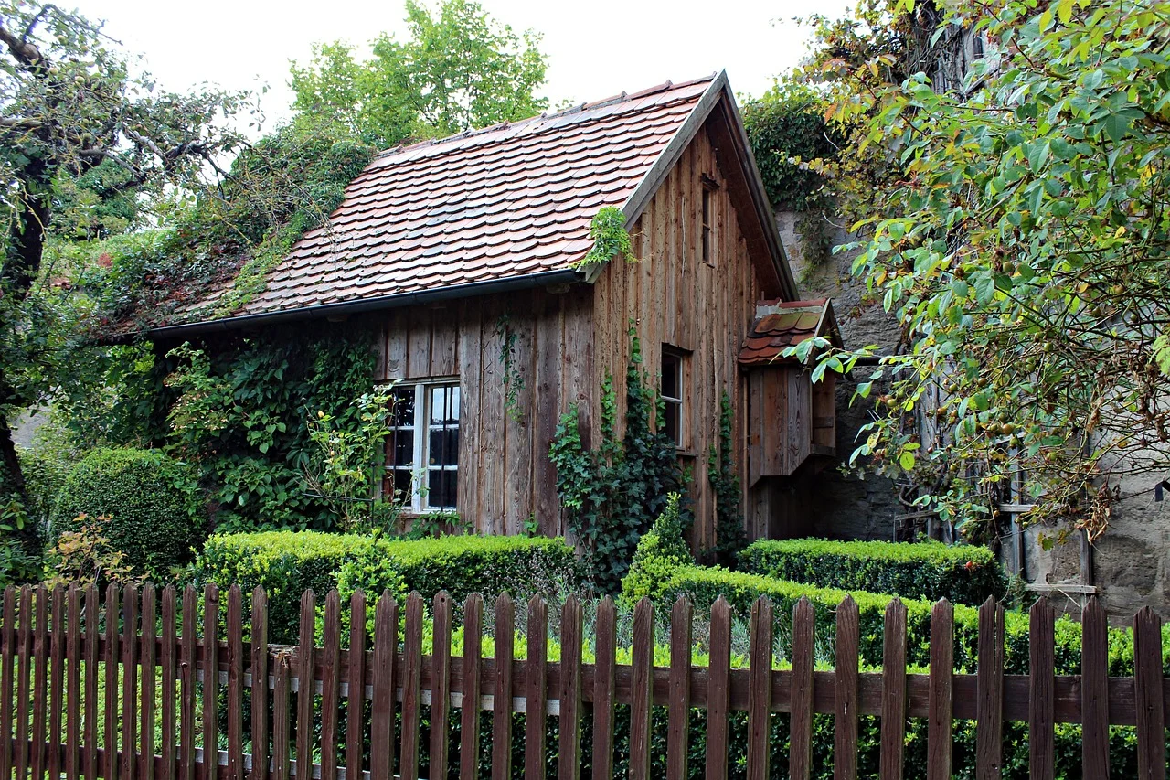old-wooden-hut-456881_1280.jpg