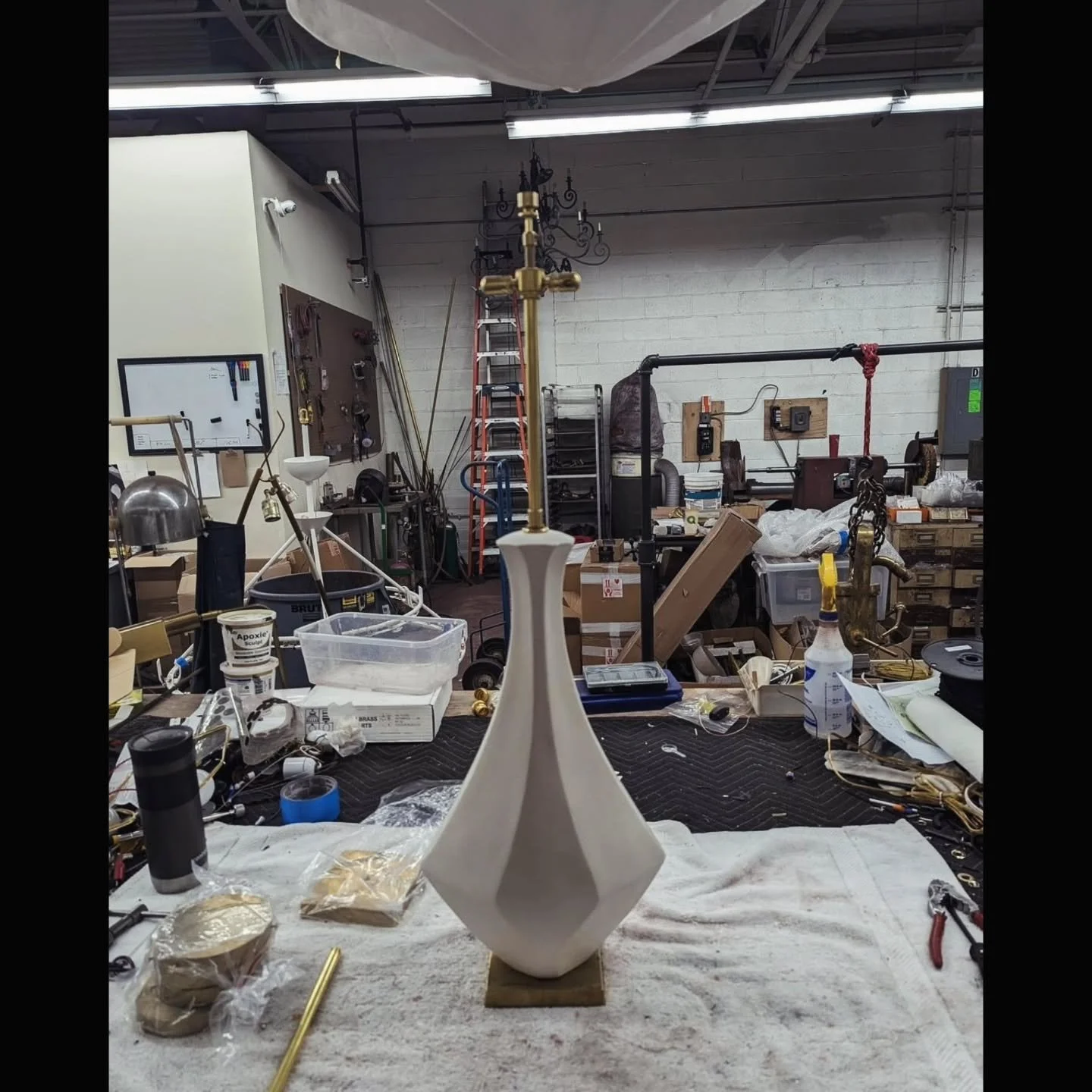 The Diamond lamp coming you're way! @darrenhenault Working on a new lamp from @sculptorlady @bglighting

Tent - NYC Trade Showroom
306 East 61st&nbsp;Street, 1st&nbsp;Floor
New York, NY 10065
212-675-7558
www.tentnewyork.com

#ceramics #ceramicart #l