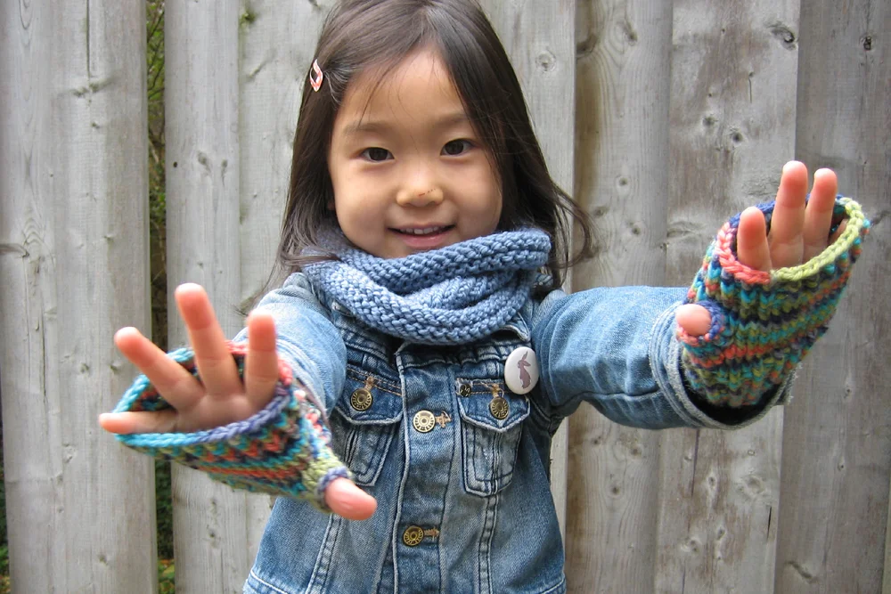 sheknitspurls_pattern_little_fingerless_gloves_4.jpg