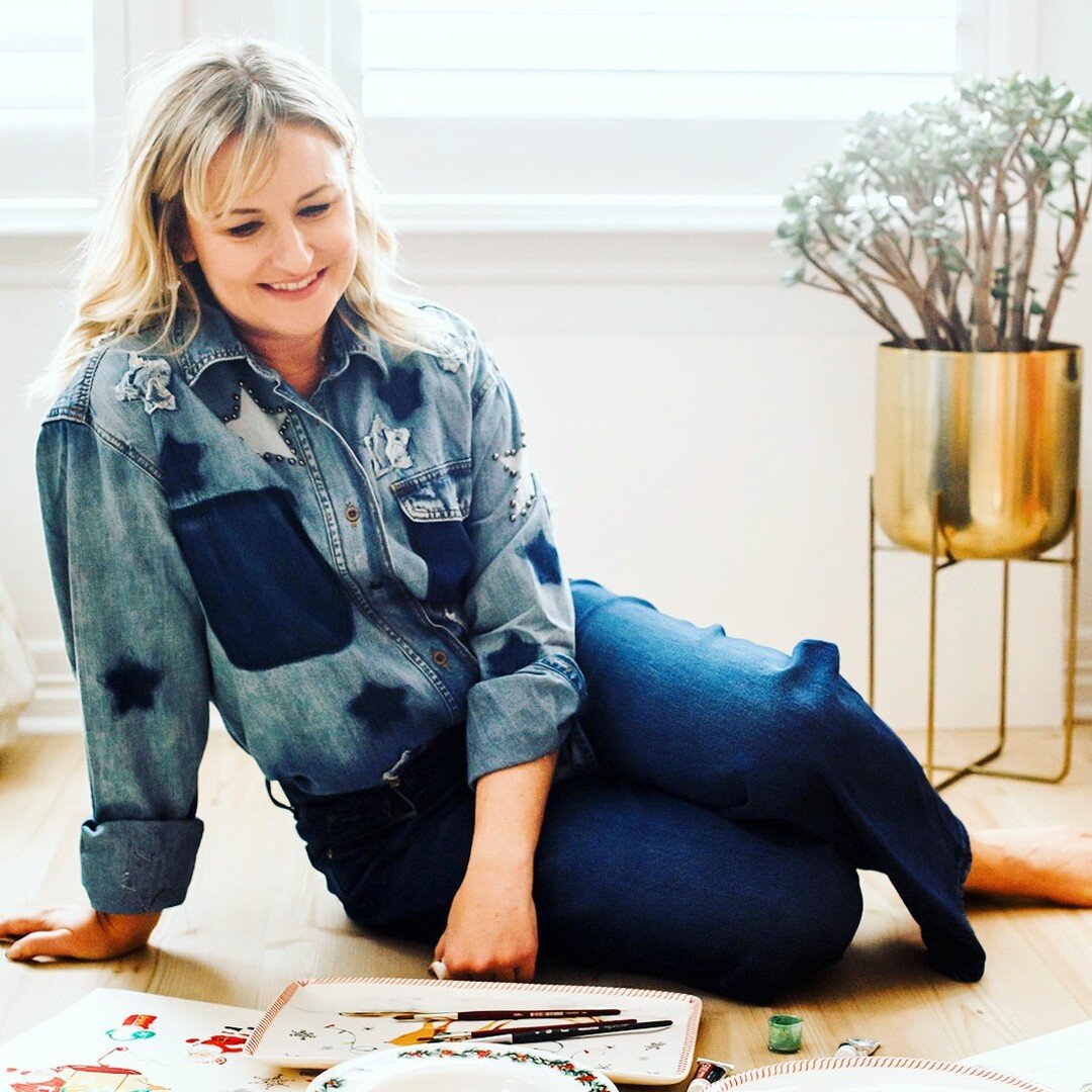 oh hey its me again- some more great shots taken by the talnted Ashlee, where I am showing off the new holiday collection I painted for Sur La Table!