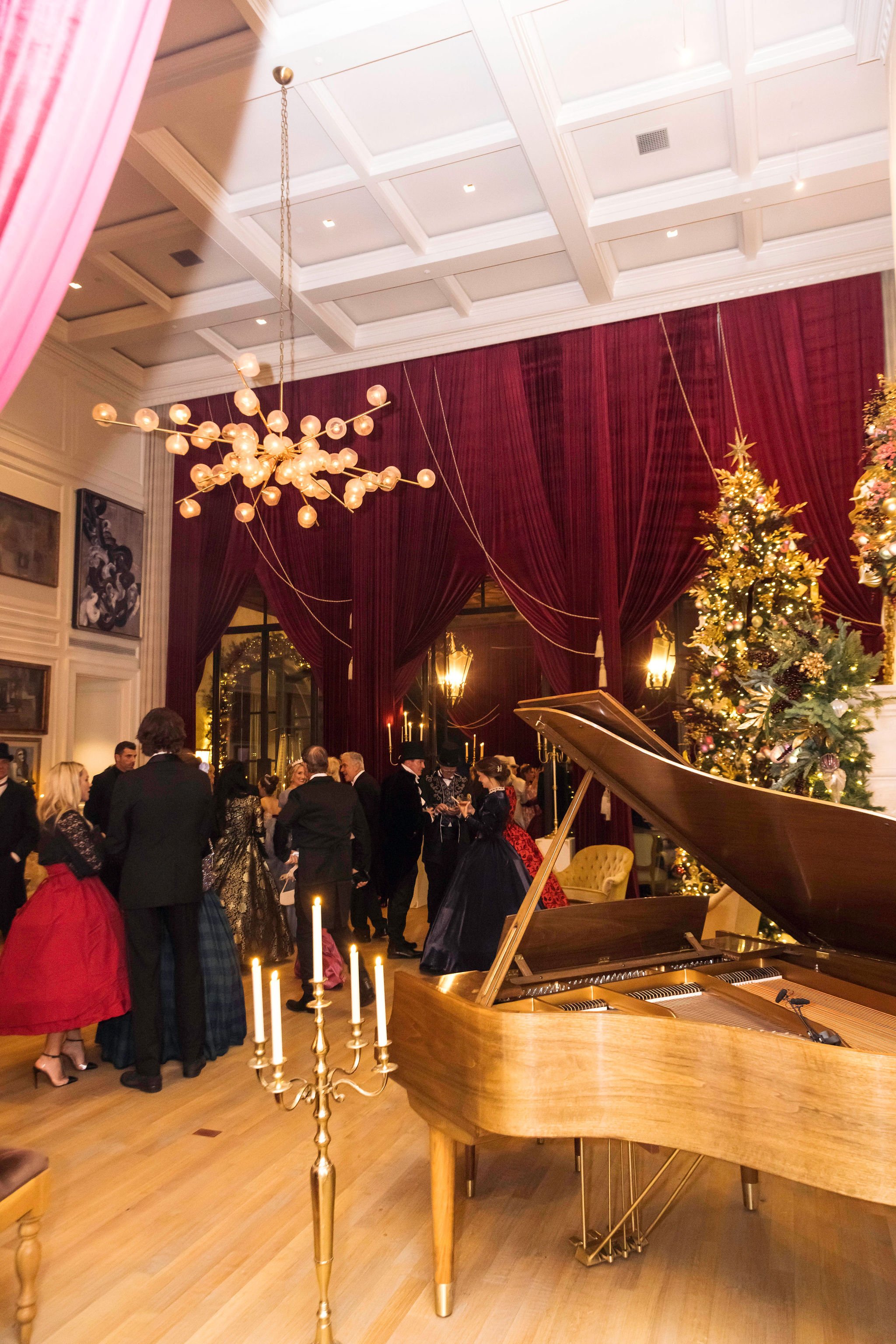 12.13.24-KendraScottChristmas2024-286.jpg