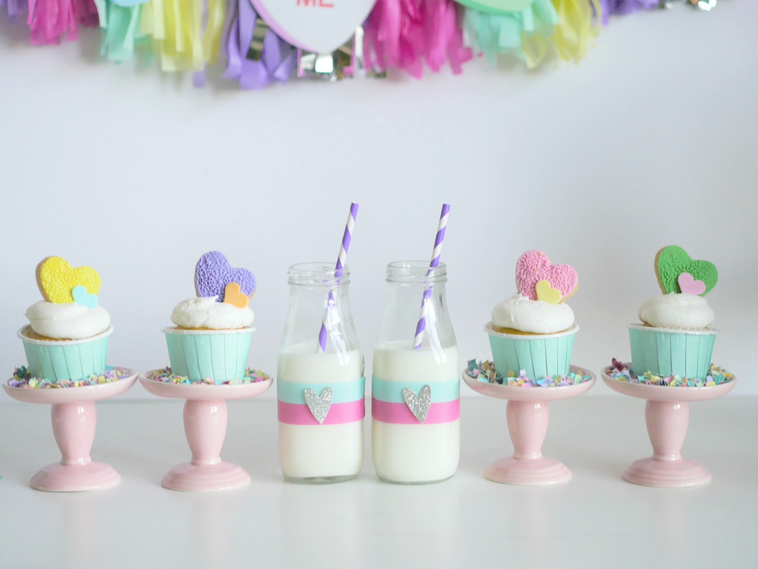 Valentine's party ideas / valentine's party for kids / valentine's dessert ideas / valentine's cupcakes ideas / Valentine's party decor / Conversation hearts party idea /Valentine's Party Idea for kids / Styled by Carolina from MINT Event Design / www.minteventdesign.com