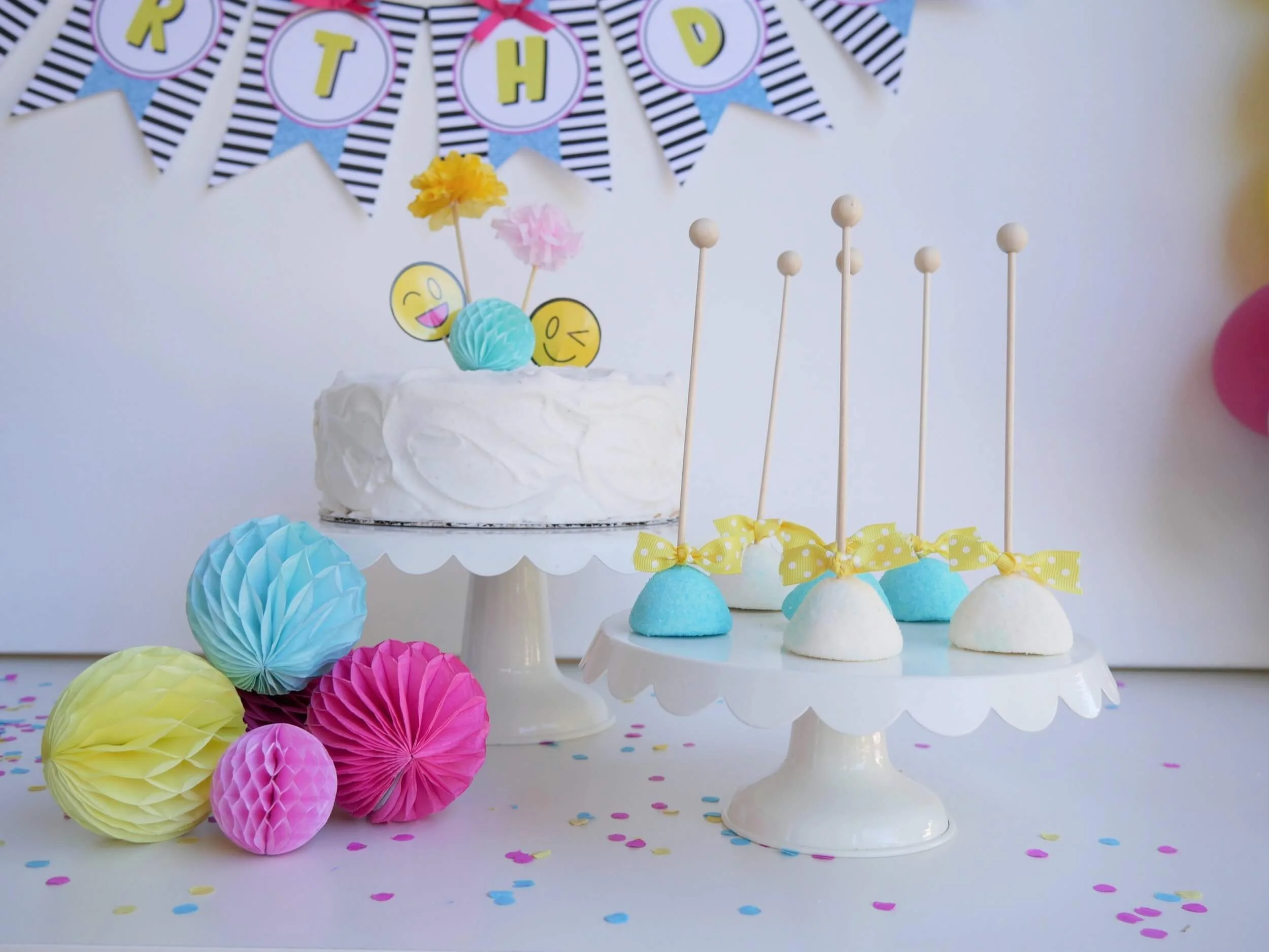 Emoji party ideas and dessert table