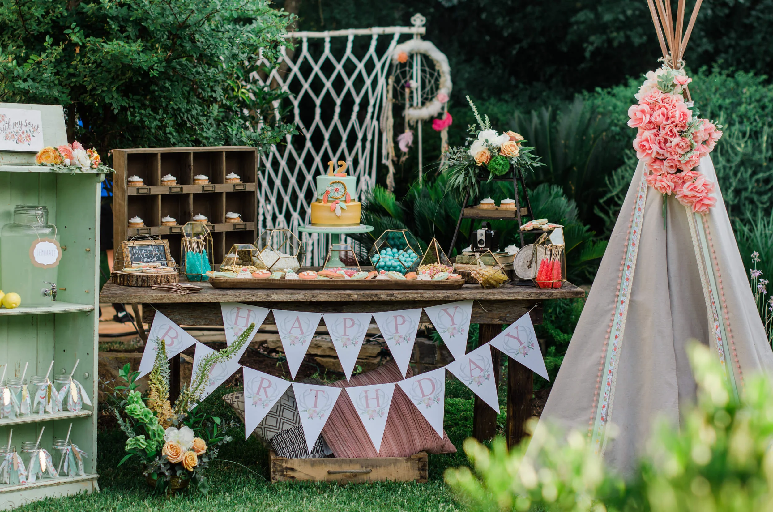 Boho Chic dessert table idea