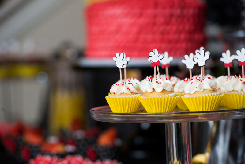 Cute Disney themed cupcakes with cake toppers