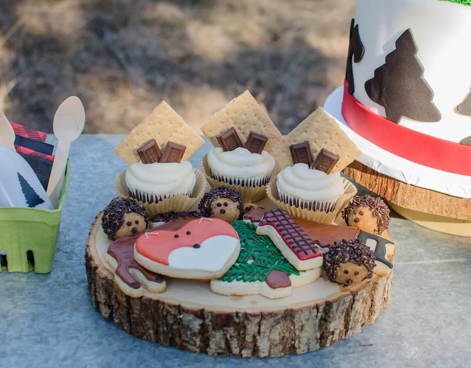 Lumberjack party ideas / lumberjack dessert ideas / lumberjack cookies / s'mores cupcakes / styled by Carolina from MINT Event Design / www.minteventdesign.com