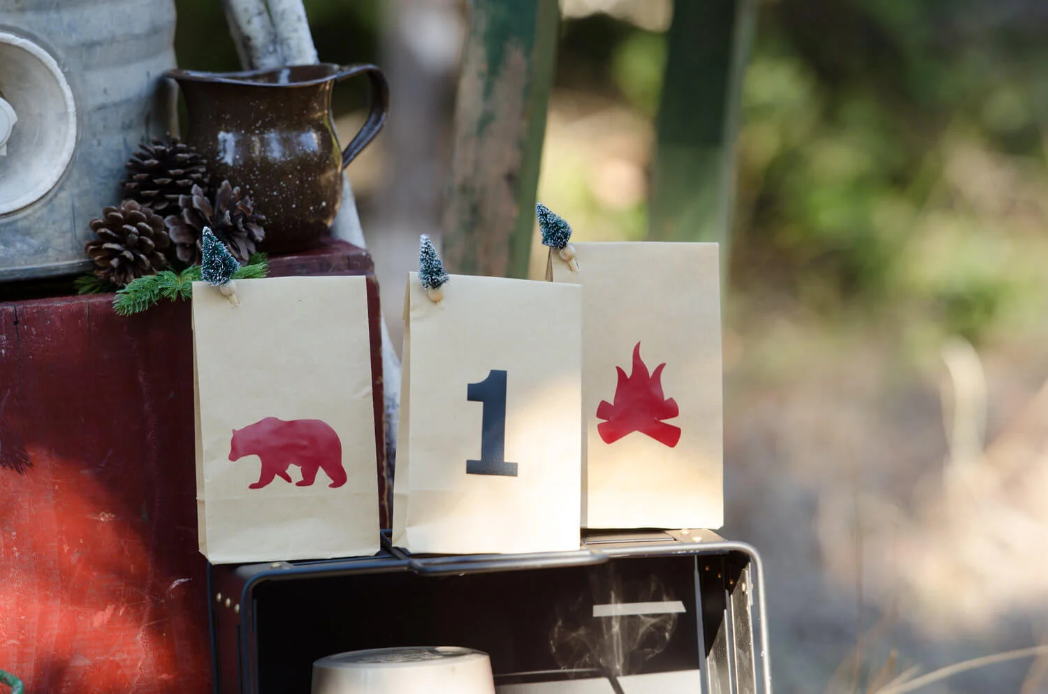 Goodie bags idea for a Lumberjack party / lumberjack party decor / lumberjack party ideas / Styled by Carolina from MINT Event Design / www.minteventdesign.com