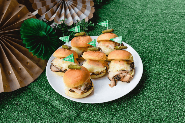 Reuben Sliders for game day / game day food ideas / Game day snacks / Game day party ideas / Super Bowl food ideas / super bowl easy food ideas / www.minteventdesign.com