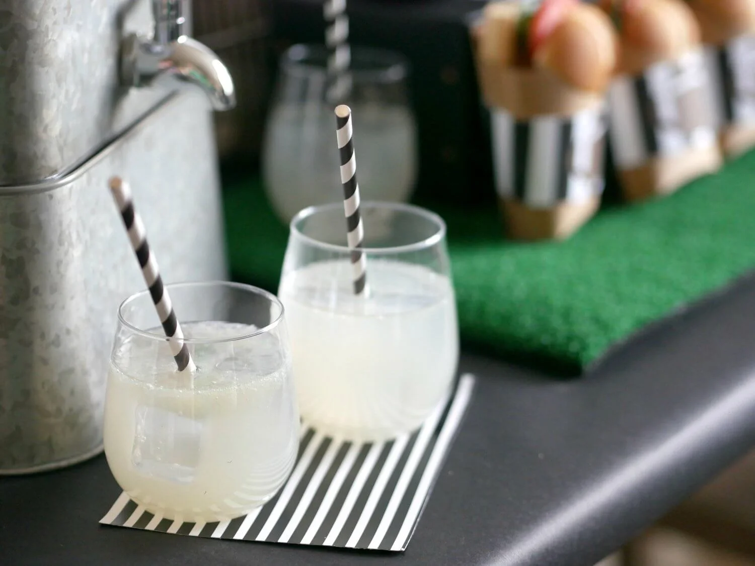 Game Day drink station / Game day drinks ideas / Super bowl drink station / Super Bowl drinks idea / Styled by Carolina by MINT Event Design / www.minteventdesign.com