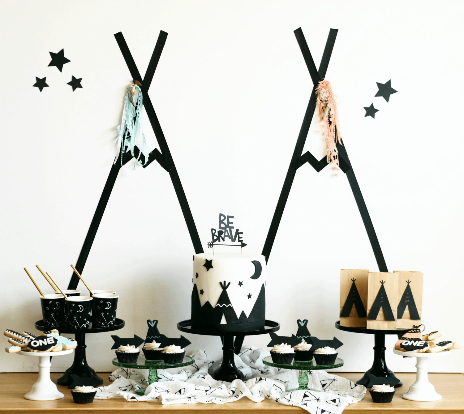 Be Brave First birthday party idea / Tribal First Birthday party ideas / Twins party idea / Tribal dessert table idea / Be brave dessert table idea / Be Brave party decor / Tribal party decor / Styled by Carolina from MINT Event Design / www.minteventdesign.com 
