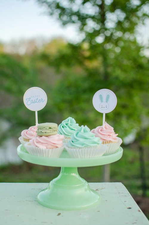  Click to download your free Easter Cupcake Wrapper Printables from Mint Event Design www.minteventdesign.com #easterparty #gardenparty #partysupplies #tablescape #eastertable #freeprintable #cupcaketoppers 