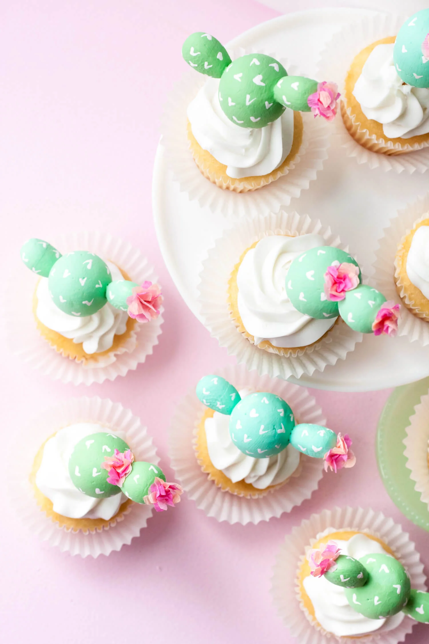 Adorable cactus cupcake toppers that are so easy to make and only require a few party supplies. They’re great for any Cinco de Mayo party, southwestern wedding or cactus themed party. Be sure to visit Mint Event Design for the full diy tutorial www.minteventdesign.com