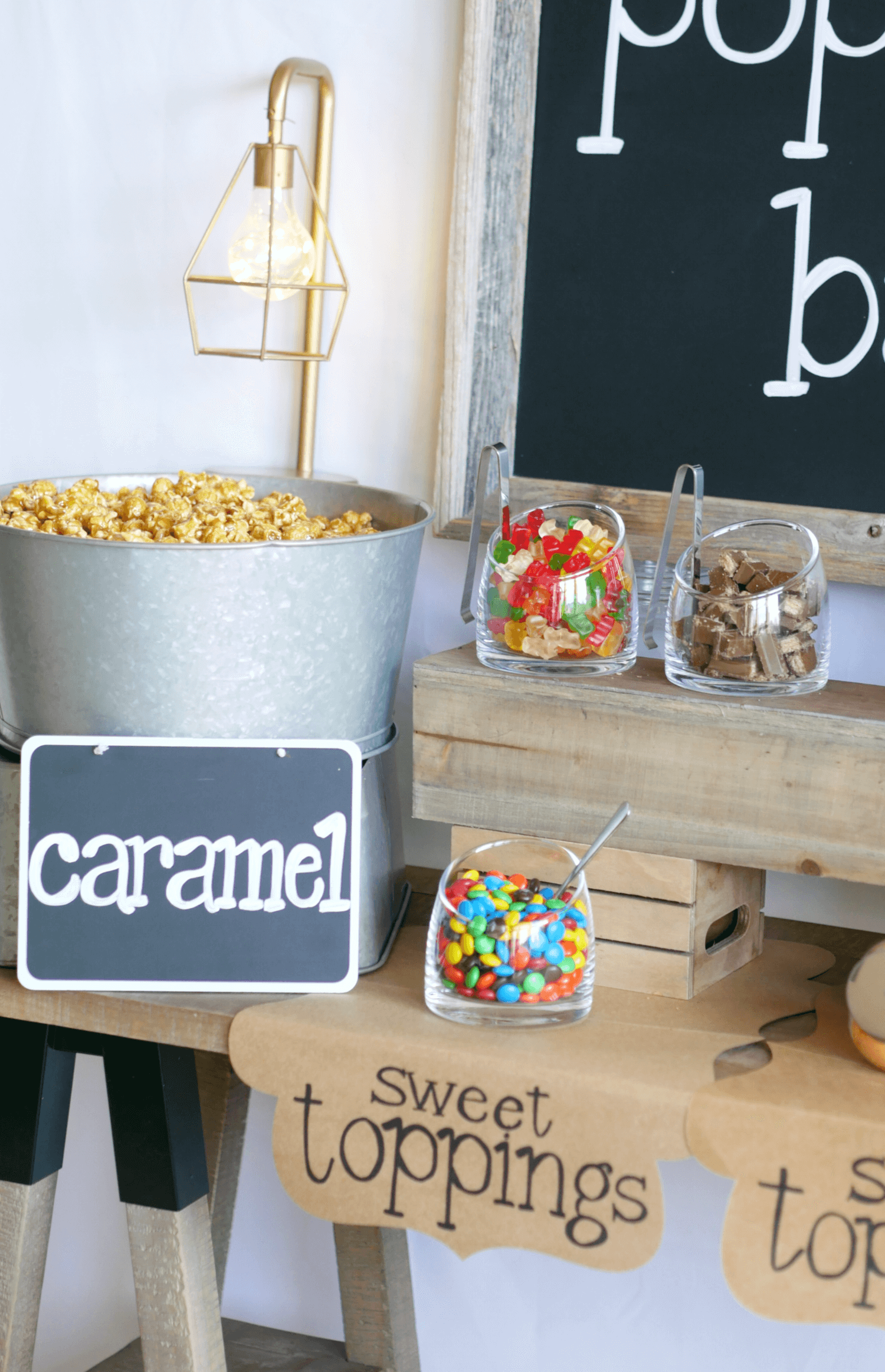 Sweet toppings ideas for popcorn / Popcorn bar / Popcorn table / wedding popcorn bar / teen popcorn bar ideas / rustic popcorn bar / Styled by Carolina from MINT Event design / www.minteventdesign.com