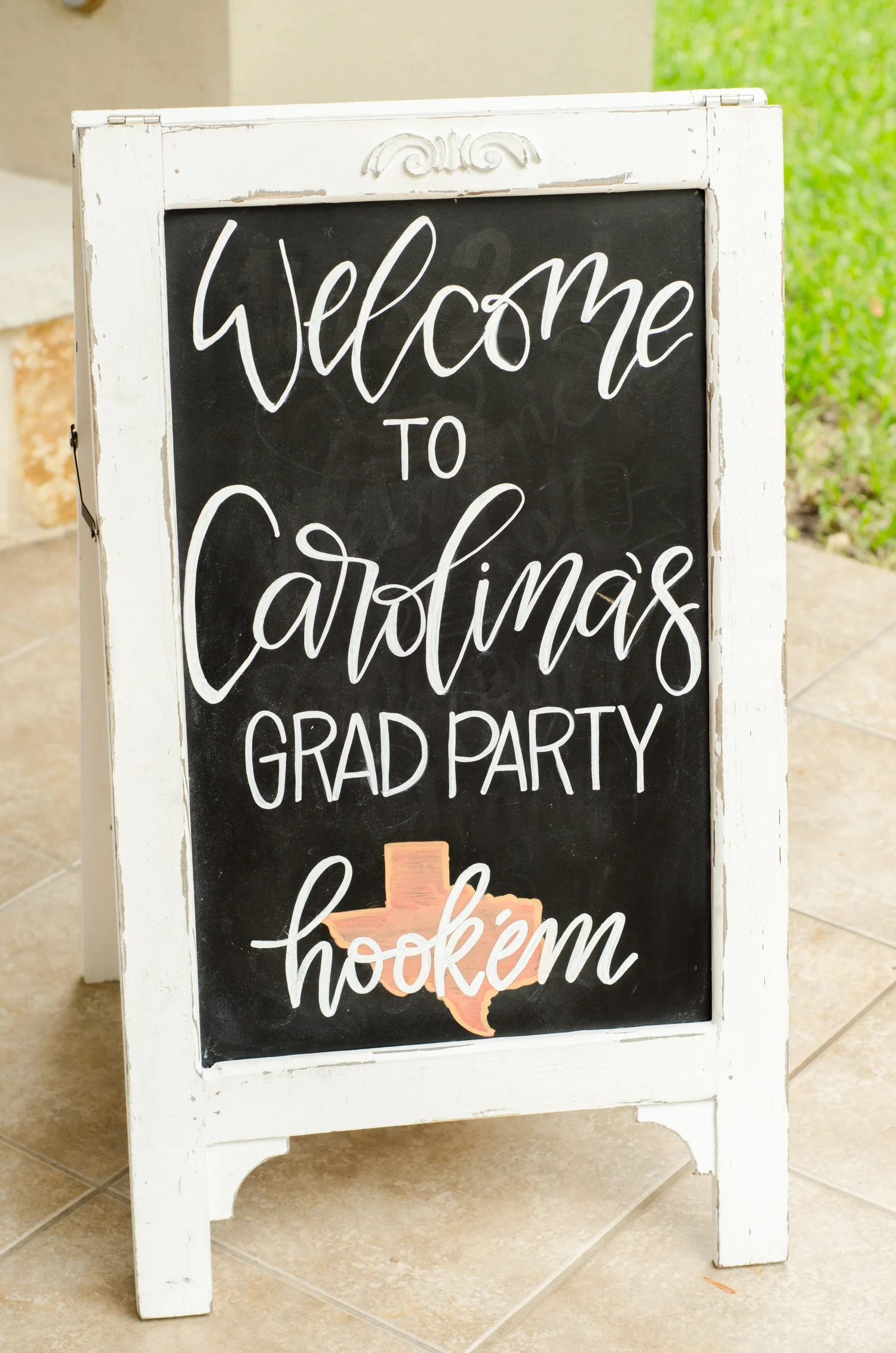 Hand-lettering is always a nice touch at any party! This high school grad party is so fun with a personalized chalkboard welcome sign. See more from this Grad Party on Mint Event Design www.minteventdesign.com #graduationparty #graduationpartyideas #graduation #gradparty #gradpartyideas #chalkboardsigns