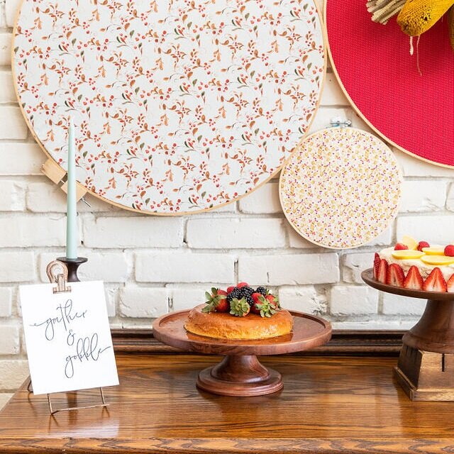 Dessert table setup for a warm and inviting cranberry themed Thanksgiving. Get all of the details now at minteventdesign.com!