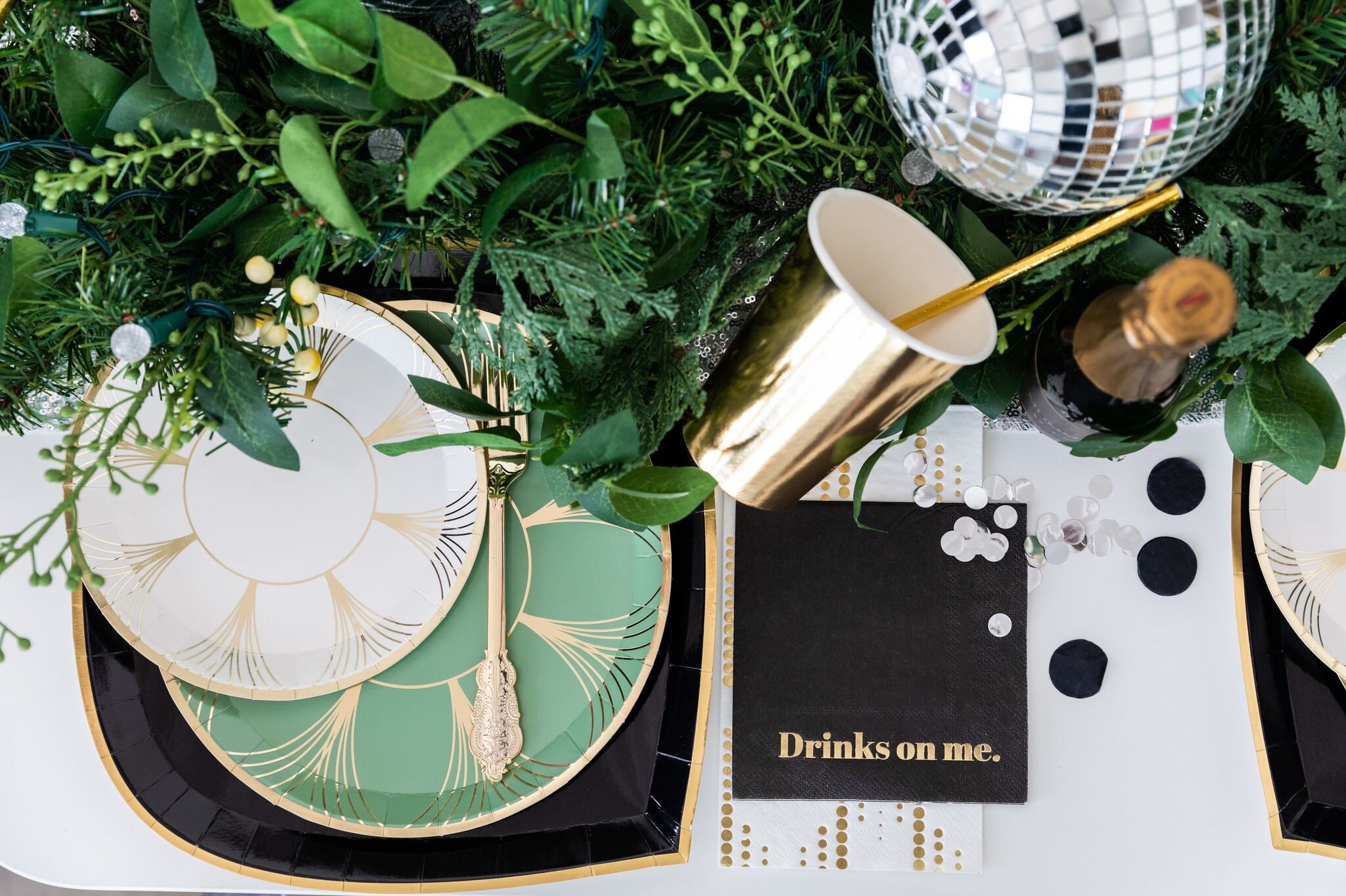 Mixed metallic NYE party inspiration - Place Settings - Get more New Year’s Eve decor ideas now at minteventdesign.com!