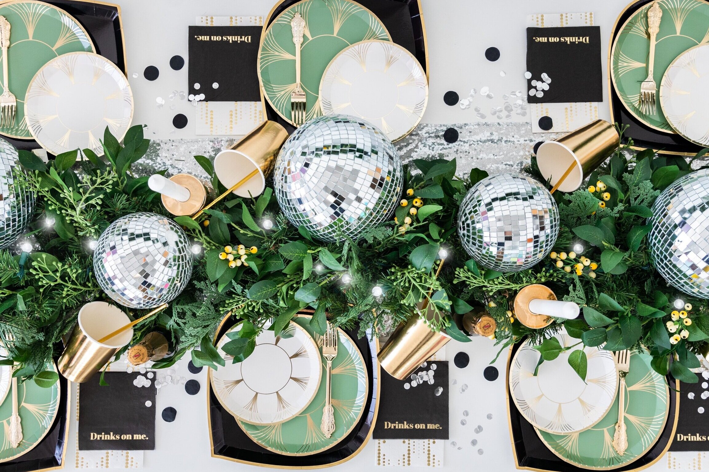 Mixed metallic NYE party inspiration - Table Setting - Get more New Year’s Eve decor ideas now at minteventdesign.com!